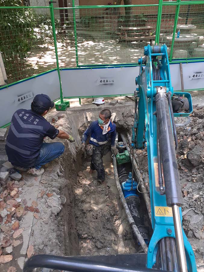 泰山區挖土機管路開挖