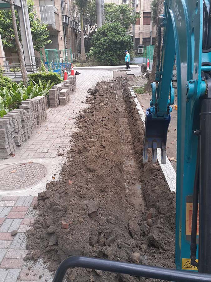 泰山區挖土機管路開挖